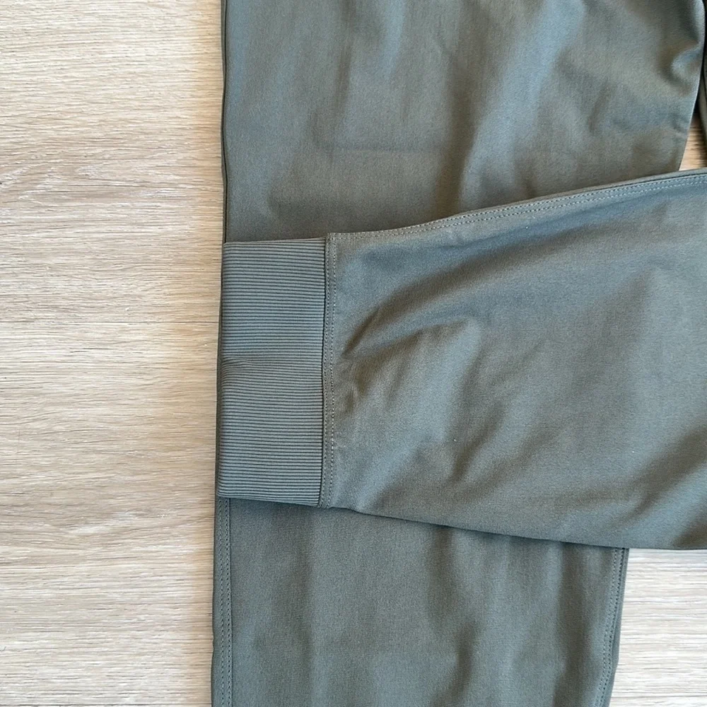 Lululemon athletica ABC Jogger color army green men’s size xs s L XL